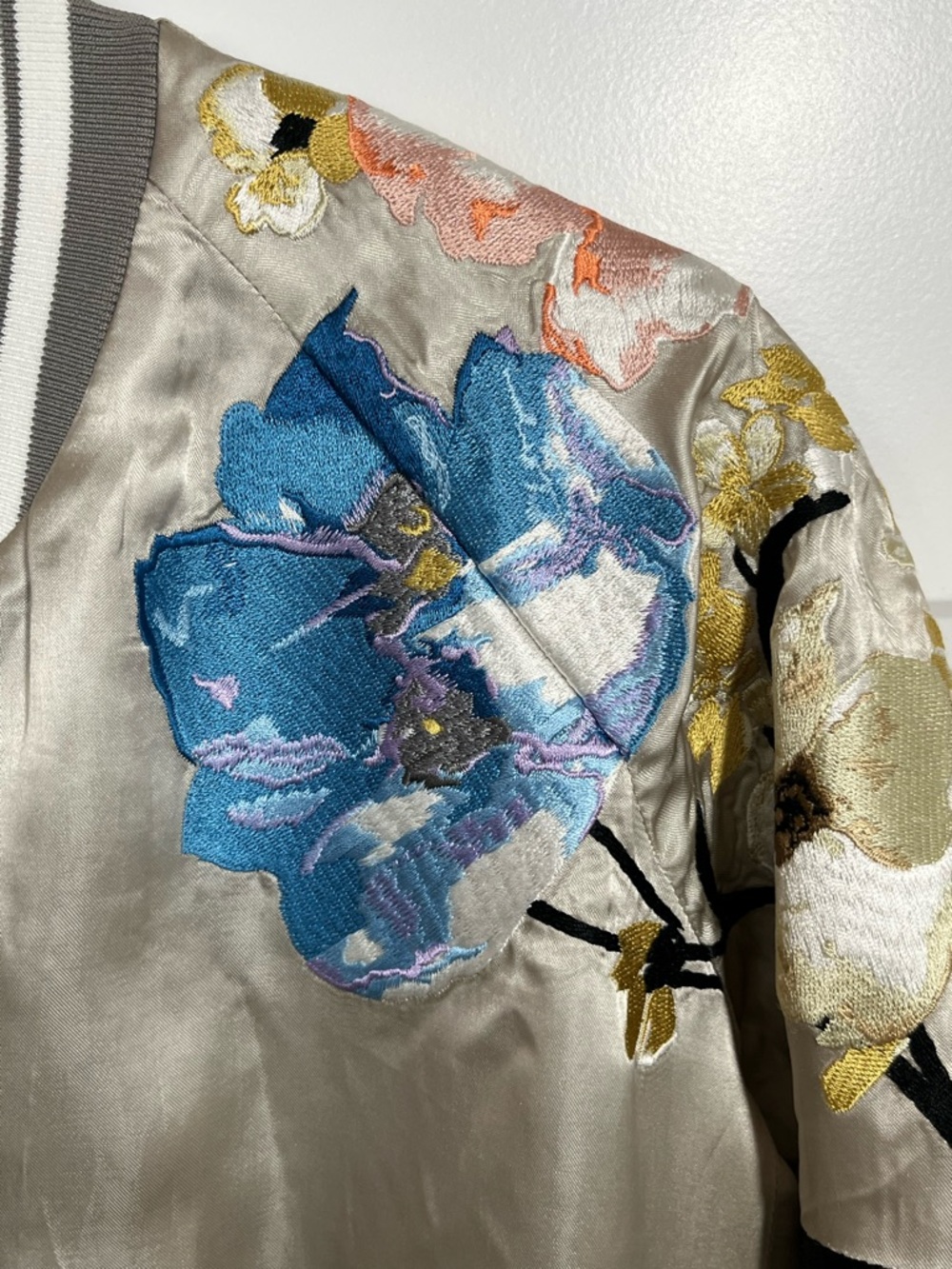 3.1 Phillip Lim Floral Embroidered Satin Bomber Jacket Size 2 Chic - Picture 3 of 16